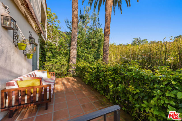 3145 La Suvida Drive, Los Angeles CA: https://media.crmls.org/mediaz/f355de57-1d57-4532-b059-03508c184c21.jpg