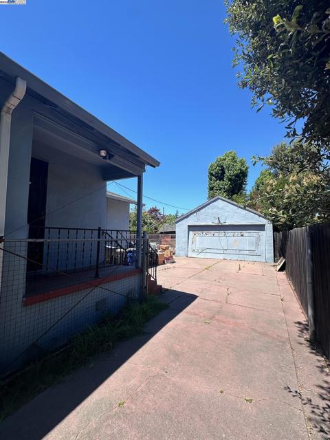 574 Juana Ave, San Leandro CA: https://media.crmls.org/mediaz/f35601fc-459b-41d6-8da6-a37699460ba7.jpg