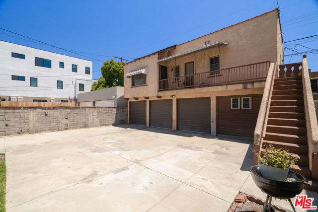 1744 Carmona Avenue, Los Angeles CA: https://media.crmls.org/mediaz/f356b788-8b48-44c0-b3c7-c31c604e8720.jpg