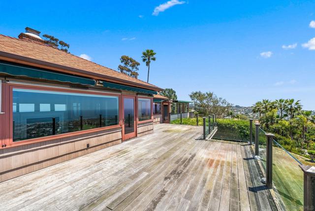 7330 Brodiaea Way, La Jolla CA: https://media.crmls.org/mediaz/f356f0d7-4553-4443-abc6-ce2b7e008529.jpg