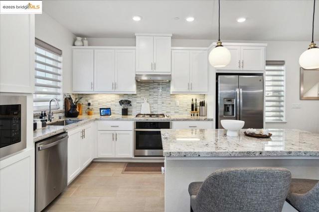 2712 Via Vicenza, San Ramon CA: https://media.crmls.org/mediaz/f35725cd-6210-4c6c-98e6-a34a1a4dbef8.jpg