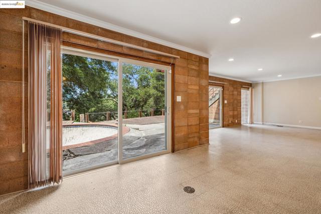 5201 Alhambra Valley Rd, Martinez CA: https://media.crmls.org/mediaz/f3575d87-3056-4dc0-8078-77dbac646075.jpg