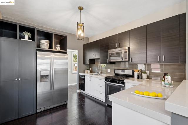 1092 Dwight Way, Berkeley CA: https://media.crmls.org/mediaz/f357cc66-61c9-4840-882f-08b0e56a3e36.jpg