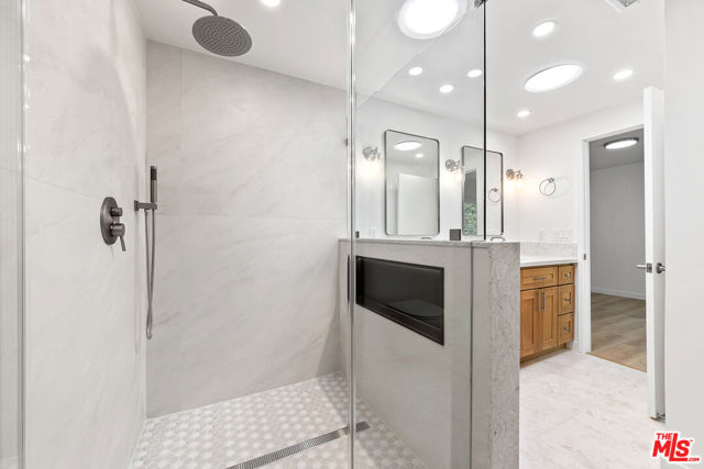656 N Bonhill Road, Los Angeles CA: https://media.crmls.org/mediaz/f357d388-21ee-4653-9c8b-357127639bb8.jpg
