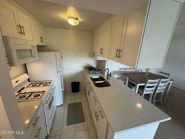 10331 Lindley Avenue, Porter Ranch CA: https://media.crmls.org/mediaz/f3584aa3-697a-4898-a60c-4932eb927c0d.jpg