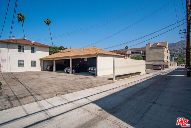 1124 San Rafael Avenue, Glendale CA: https://media.crmls.org/mediaz/f358c9b7-2047-43b8-971a-3feb20473903.jpg