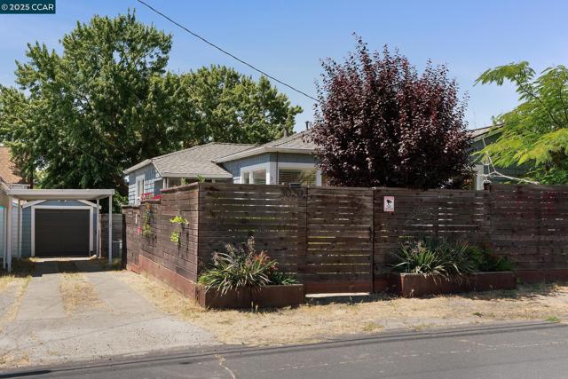 3020 Rose St., Martinez CA: https://media.crmls.org/mediaz/f358e635-b207-4d82-985f-761c39b047ae.jpg