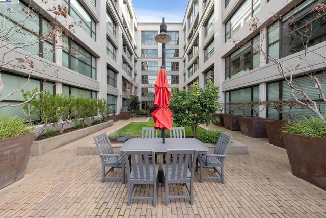 311 2nd St, Oakland CA: https://media.crmls.org/mediaz/f3591036-f5fe-4bd9-9a84-7202018785dc.jpg