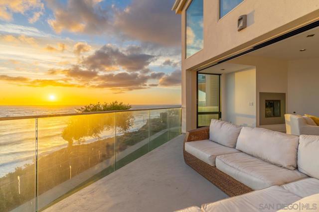 135 S Sierra Ave, Solana Beach CA: https://media.crmls.org/mediaz/f35a8fb5-4df2-4b7f-8373-ddbc0fa858c9.jpg