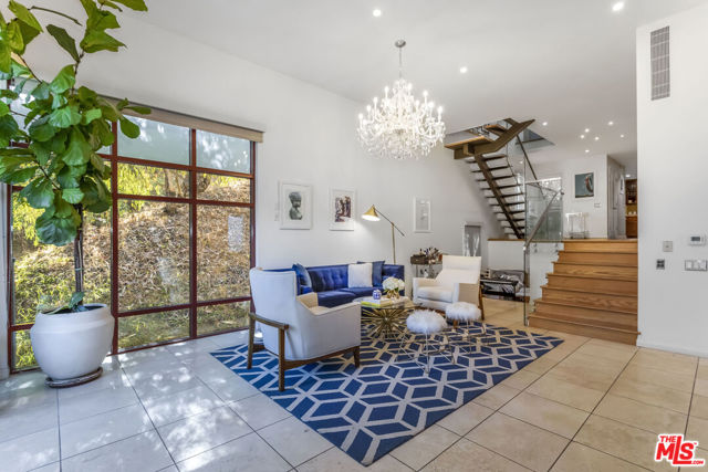 8783 Lookout Mountain Avenue, Los Angeles CA: https://media.crmls.org/mediaz/f35ae65d-793b-4d47-b884-2385d6bf3453.jpg