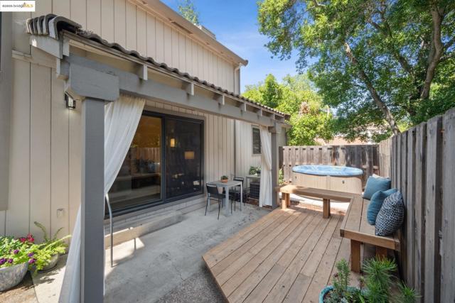 167 Wadi Run, Hercules CA: https://media.crmls.org/mediaz/f35b1802-8df4-4915-b420-b14922773931.jpg