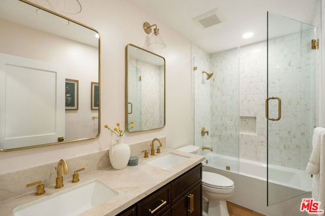 5103 Parkglen Avenue, Los Angeles CA: https://media.crmls.org/mediaz/f35bb628-9081-488f-becd-7f95987fae2d.jpg