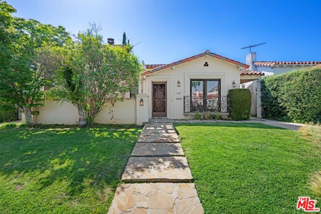 1147 S Point View Street, Los Angeles CA: https://media.crmls.org/mediaz/f35bf5f6-f1c3-4183-afb4-4c1bef4d27db.jpg