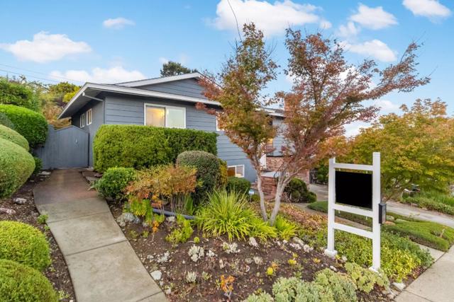 3848 Vineyard Drive, Redwood City CA: https://media.crmls.org/mediaz/f35c2de3-0a91-4bae-bbaf-c88b7efa2d0e.jpg