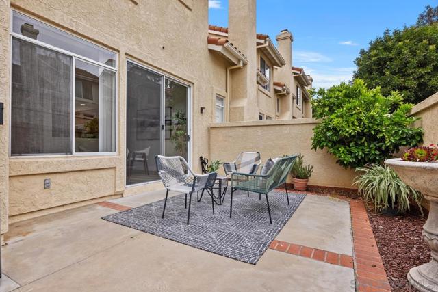 11020 Creekbridge Pl, San Diego CA: https://media.crmls.org/mediaz/f35c6e0d-15af-416e-ad36-97e9b81f06b5.jpg