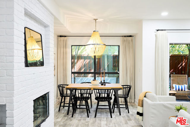 2121 Virginia Avenue, Santa Monica CA: https://media.crmls.org/mediaz/f35e4709-93d8-4622-84cd-f41cb1b794fd.jpg