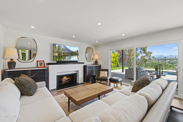 1630 Wicklow Court, Westlake Village CA: https://media.crmls.org/mediaz/f35e4a03-e661-41c1-945f-b4c6d31943c3.jpg