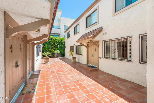 1850 Midvale Avenue, Los Angeles CA: https://media.crmls.org/mediaz/f35e5b4e-058b-4cbd-931f-3f575d255451.jpg
