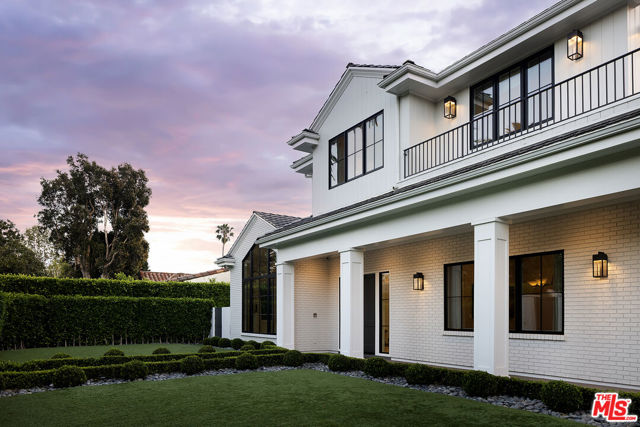 1628 Georgina Avenue, Santa Monica CA: https://media.crmls.org/mediaz/f35e661f-dfd9-4769-bffd-a06ca1945b25.jpg