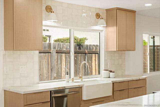 9120 Oviedo, San Diego CA: https://media.crmls.org/mediaz/f35f711a-896b-4295-90c4-eaa2811b9532.jpg