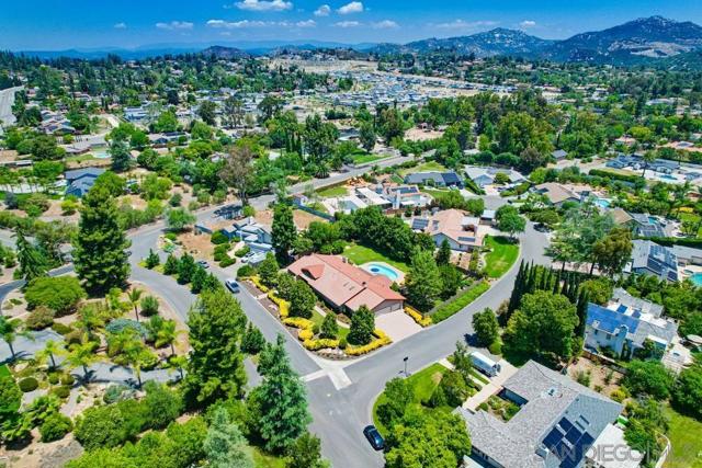 16657 Valle Verde Rd, Poway CA: https://media.crmls.org/mediaz/f3600efd-916f-4fb9-9118-5f9f8f8e8efb.jpg