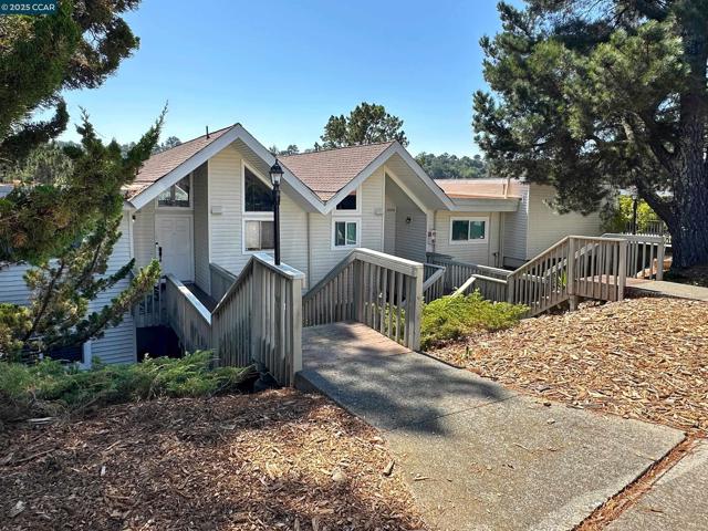 1984 Ascot Dr, Moraga CA: https://media.crmls.org/mediaz/f36013a1-261c-4ade-9d72-1c238fe4b421.jpg