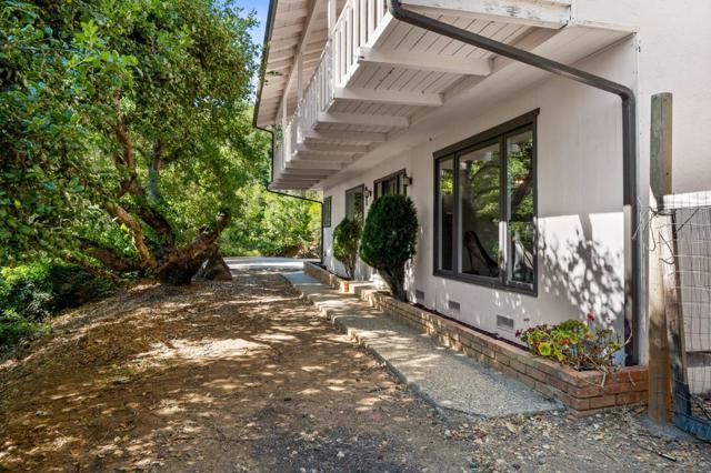 26025 Highland Way, Los Gatos CA: https://media.crmls.org/mediaz/f3608283-3617-4da7-bae7-b0e047e248a4.jpg
