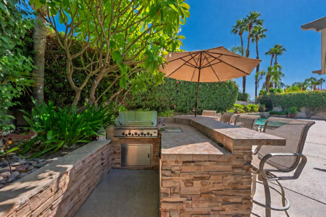 65 San Marino Circle, Rancho Mirage CA: https://media.crmls.org/mediaz/f360bcae-e924-4cf5-9029-048c4de70b39.jpg