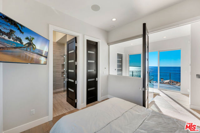25423 Malibu Road, Malibu CA: https://media.crmls.org/mediaz/f360e7a2-0b89-4dcd-aa02-d4ea04d8355c.jpg