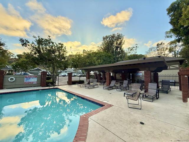 543 Rockport Ct, Encinitas CA: https://media.crmls.org/mediaz/f3616384-4f6e-476f-9253-150b525bc66c.jpg