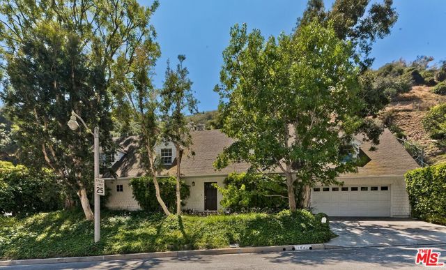 1041 Chantilly Road, Los Angeles CA: https://media.crmls.org/mediaz/f3619457-5387-4391-896a-eb0a2ecba643.jpg