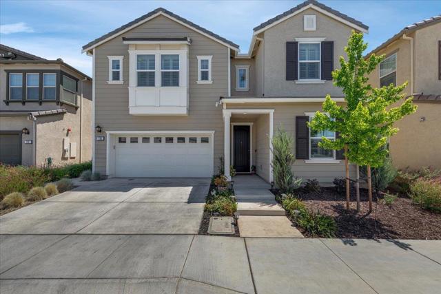 738 Sullivan Way, Gilroy CA: https://media.crmls.org/mediaz/f361fa75-5ab8-48d1-8026-c291fe684d50.jpg