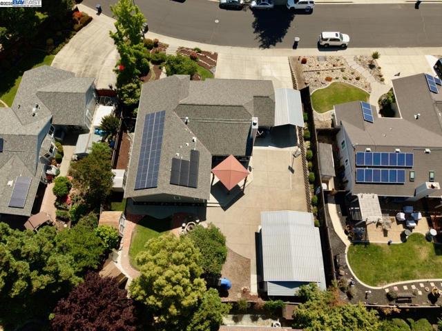 335 Beverly St, Livermore CA: https://media.crmls.org/mediaz/f362b782-1ff9-4007-82c8-c2b3cd94e612.jpg