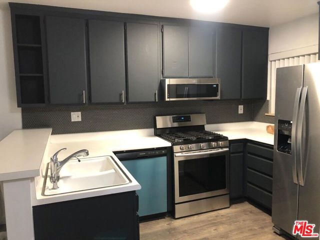 18530 Hatteras Street, Tarzana CA: https://media.crmls.org/mediaz/f362dbaf-5e98-4c23-ba15-9d65efefb101.jpg