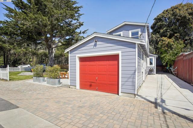 400 Paloma Ave, Pacifica CA: https://media.crmls.org/mediaz/f3630920-a78c-4171-a7b7-037159b30088.jpg