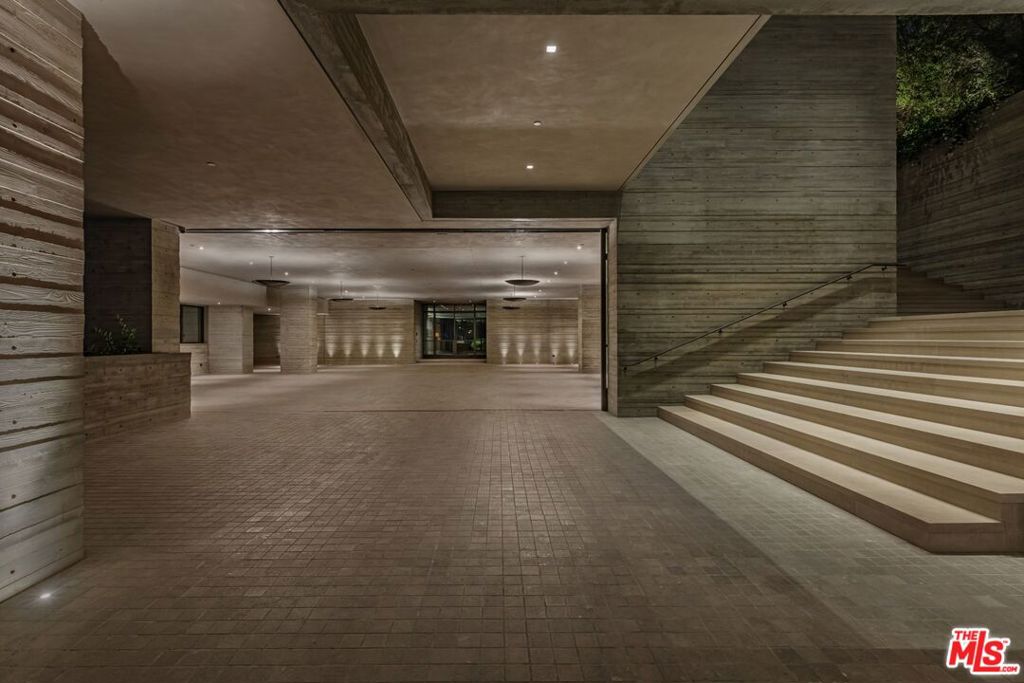 https://media.crmls.org/mediaz/f363198c-61e3-4f69-884e-ec99dd5b1e15.jpg?preset=X-Large
