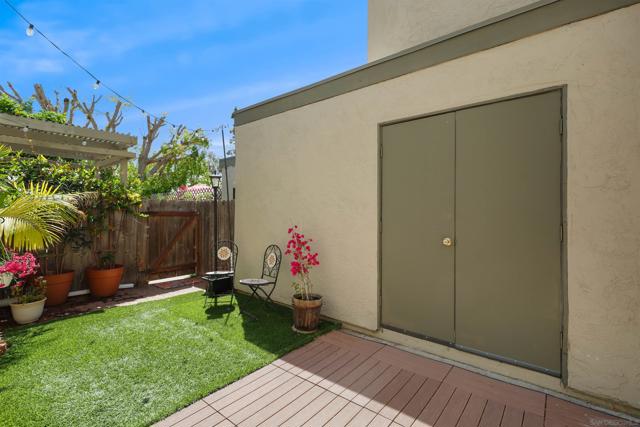 10840 Macouba Pl, San Diego CA: https://media.crmls.org/mediaz/f3632ff3-ad1b-4bd3-a0bf-97834a517f32.jpg