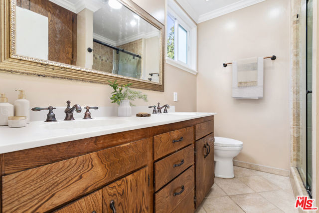 4157 Tivoli Avenue, Los Angeles CA: https://media.crmls.org/mediaz/f3633a3c-02d9-4742-a21e-394a238e544e.jpg