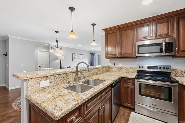 7702 Caminito Puerto, Carlsbad CA: https://media.crmls.org/mediaz/f363525a-5905-47c4-81a9-a8e47eefbff6.jpg