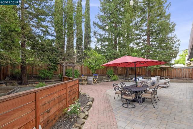 737 Alison Cir, Livermore CA: https://media.crmls.org/mediaz/f3644d48-289a-440c-8032-8b4512798a8c.jpg