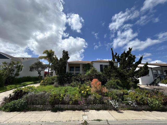 4352 Athens St, San Diego CA: https://media.crmls.org/mediaz/f3645974-f577-4c25-ad1a-b97737931867.jpg