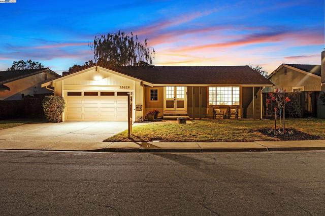 35629 Dee Pl, Fremont CA: https://media.crmls.org/mediaz/f364a015-13c1-4d18-92a1-9f8de978c10f.jpg