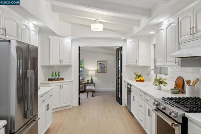 12 La Sonoma Ct, Alamo CA: https://media.crmls.org/mediaz/f364d1ff-f61d-48b8-ac8e-8184aa0e9777.jpg