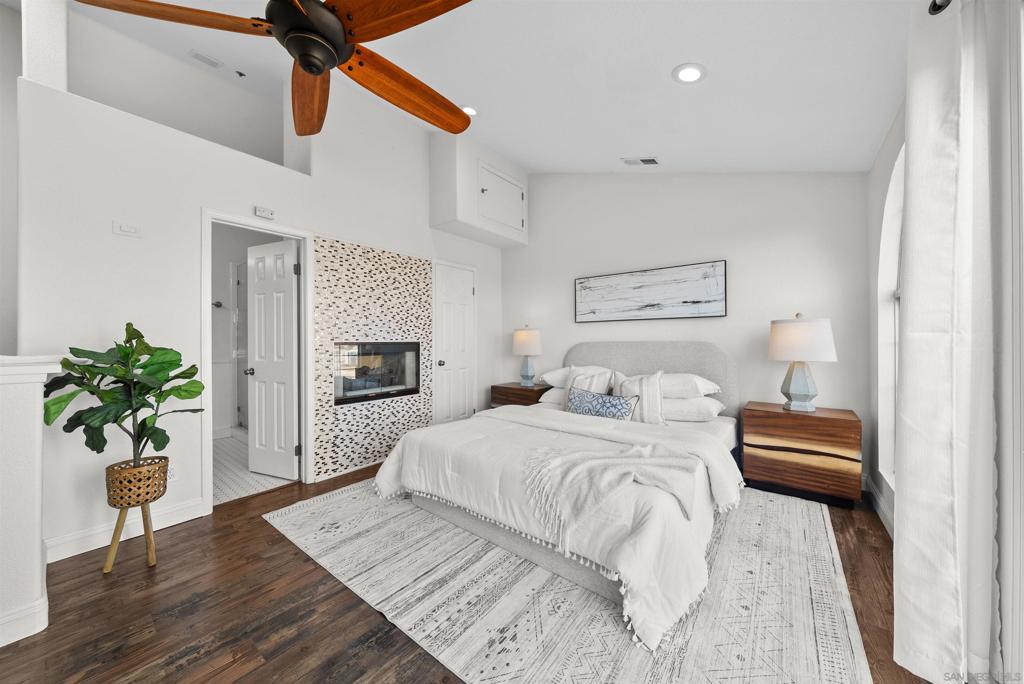 https://media.crmls.org/mediaz/f36533b2-0565-435d-a433-d843c77b2be1.jpg?preset=X-Large