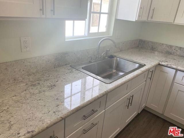 603 W 47th Street, Los Angeles CA: https://media.crmls.org/mediaz/f365a762-a9e7-472c-b777-139e83746f25.jpg