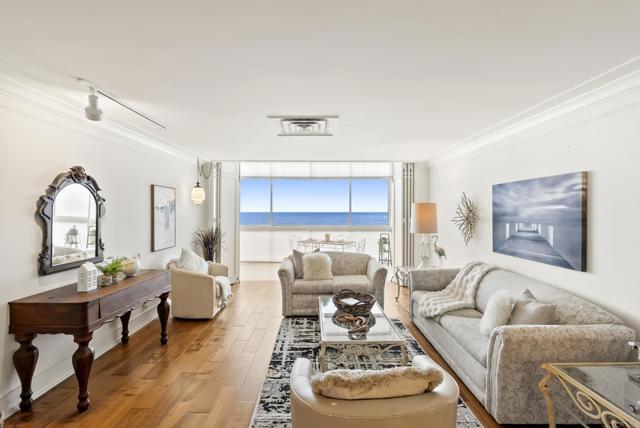 939 Coast Boulevard, La Jolla CA: https://media.crmls.org/mediaz/f365c711-459c-4925-a4a8-4ae022e19c07.jpg