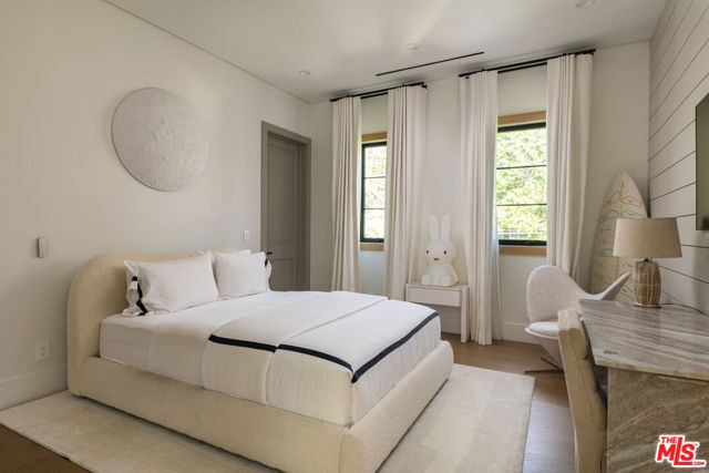 455 N Bundy Drive, Los Angeles CA: https://media.crmls.org/mediaz/f3668bcb-5677-4080-a877-f0be9a3d02c5.jpg