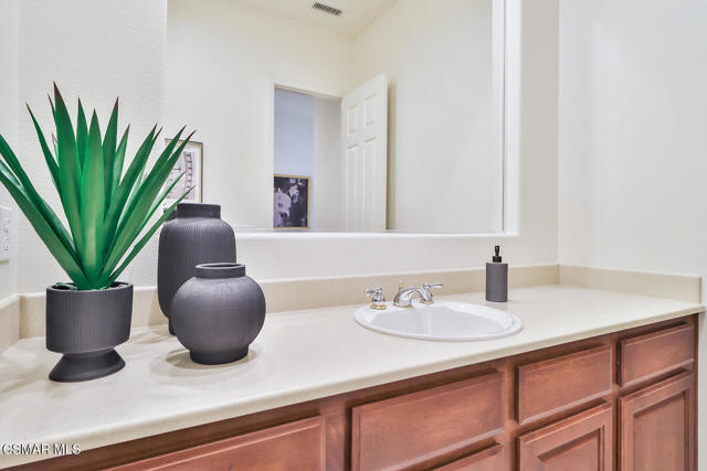 2746 Autumn Ridge Drive, Thousand Oaks CA: https://media.crmls.org/mediaz/f366dd21-e874-4cb5-8cd9-8515a54840d7.jpg