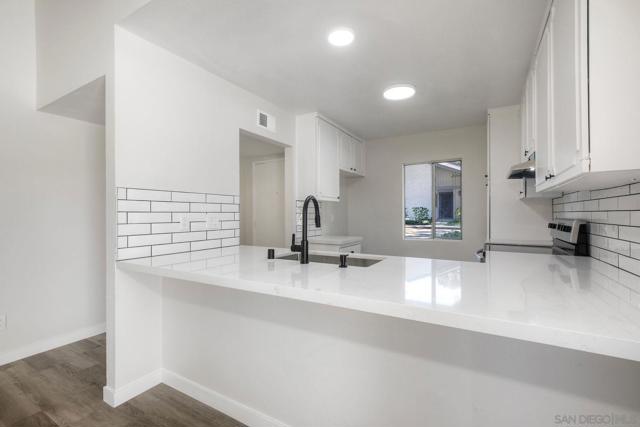 242 Eveningside Gln, Escondido CA: https://media.crmls.org/mediaz/f367363e-3b85-4e31-952c-f2900e83d1f8.jpg