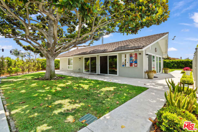 16951 Canyon Lane, Huntington Beach CA: https://media.crmls.org/mediaz/f367acfc-9145-4d61-bb61-27abd1ce616a.jpg